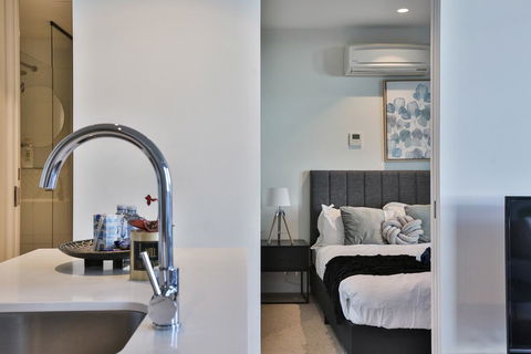 EQ TOWER Melbourne CBD APT - Holiday Byron Bay 1