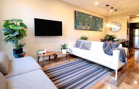 EROS City Fringe - Wifi, Wine, Netflix, Pets OK And Park Views! - Holiday Byron Bay 1