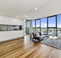 Executive City-centre Apartment with Parking - Holiday Byron Bay