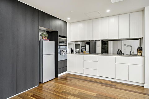 Executive City-centre Apartment With Parking - Holiday Byron Bay 2