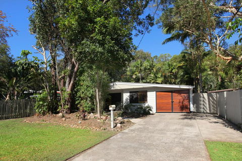 FABULOUS HOLIDAY HIDEAWAY - COOLUM BEACH - Holiday Byron Bay 2