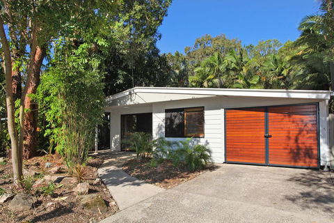FABULOUS HOLIDAY HIDEAWAY - COOLUM BEACH - Holiday Byron Bay 3
