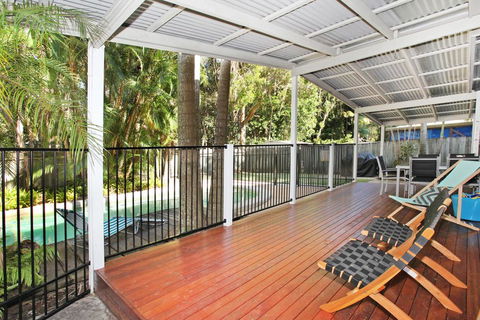 FABULOUS HOLIDAY HIDEAWAY - COOLUM BEACH - Holiday Byron Bay 1