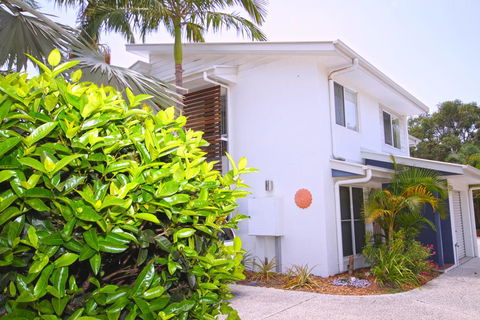 FANTASTIC HOLIDAY UNIT IN A PERFECT LOCATION - Holiday Byron Bay 0
