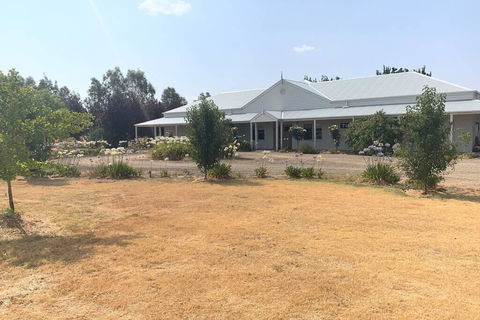 Farm House At The Gateway To The King Valley - Holiday Byron Bay 2