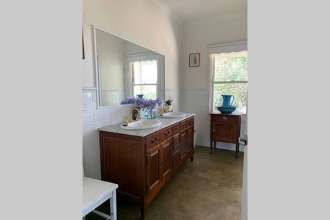 Farm House At The Gateway To The King Valley - Holiday Byron Bay 1