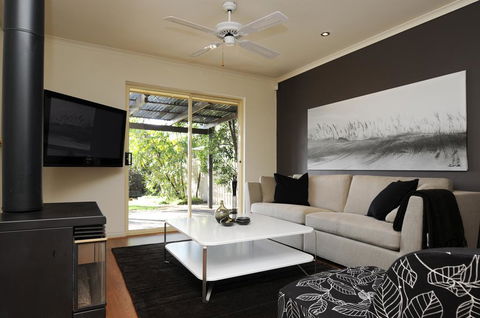 Feathers Serviced Townhouse - Holiday Byron Bay 0