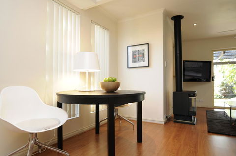 Feathers Serviced Townhouse - Holiday Byron Bay 2