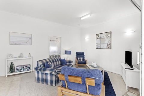Fiddlers Green 7 62 Magnus Street - Holiday Byron Bay 1