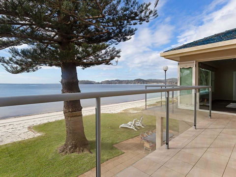Filoli', 91 Foreshore Drive - Huge Waterfront Home - Holiday Byron Bay 2