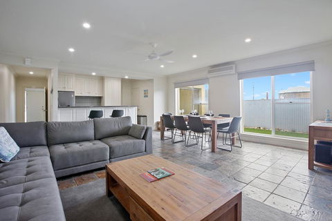Flip Flop Retreat - Holiday Byron Bay 0