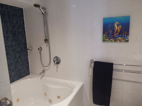 Focus Resort Oceanfront Apartments In Surfers With Ocean And Hinterland Views 25 Steps To Beach! - Holiday Byron Bay 2