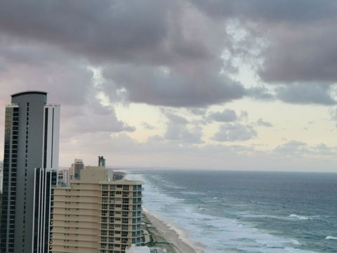 Focus Resort Oceanfront Apartments In Surfers With Ocean And Hinterland Views 25 Steps To Beach! - Holiday Byron Bay 0