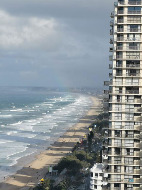 Focus Resort Oceanfront Apartments In Surfers With Ocean And Hinterland Views 25 Steps To Beach! - Holiday Byron Bay 3