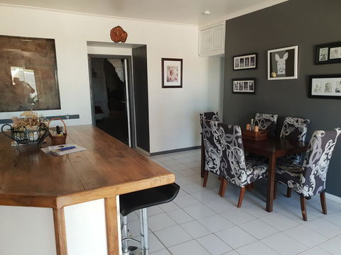 Fossickers Den Dugout Accommodation - Holiday Byron Bay 3