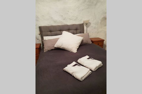 Fossickers Den Dugout Accommodation - Holiday Byron Bay 0