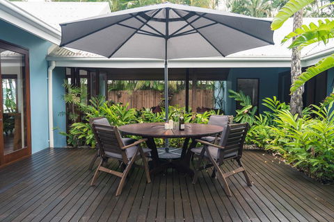 Frangipani Beach House - Newell Beach - Holiday Byron Bay 3
