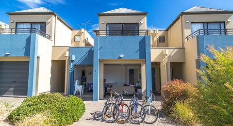 Front 9 Then Dine - 3/61 St Andrews Boulevard - Holiday Byron Bay 0