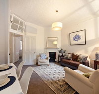 FUN TIMES in HUGE house 1 minute to SYDNEY HARBOUR - Holiday Byron Bay