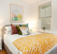 Funky Inner West Studio with Patio 20 Min from CBD - Holiday Byron Bay