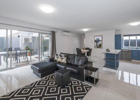 FV4006 Apartments - Holiday Byron Bay 0