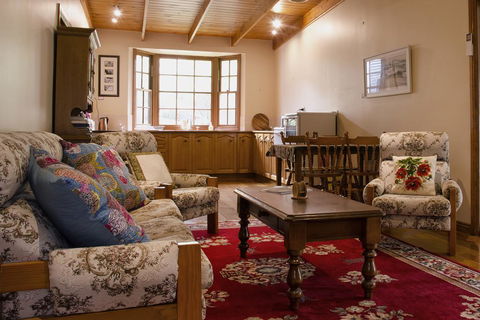 Gellibrand River Gallery Accommodation - Holiday Byron Bay 3