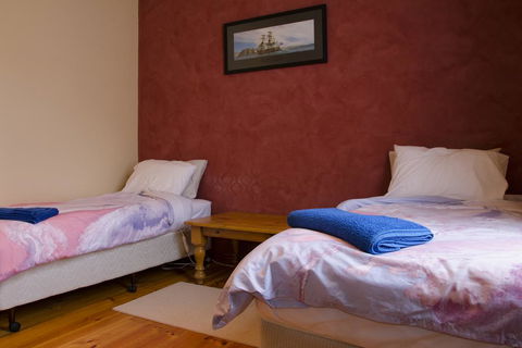 Gellibrand River Gallery Accommodation - Holiday Byron Bay 2