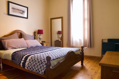 Gellibrand River Gallery Accommodation - Holiday Byron Bay 1