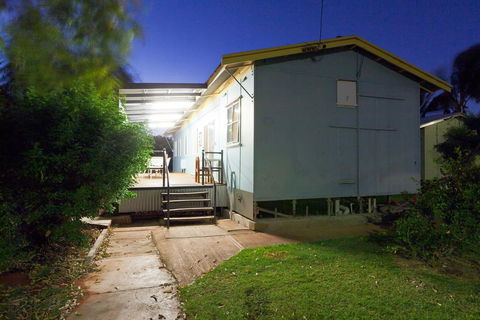 Getaway Villas Unit 3 - 3 Bedroom Self-Contained Villa With A Deck - Holiday Byron Bay 0