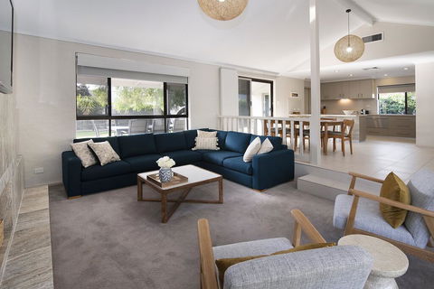 GIFFORD HOUSE - Holiday Byron Bay 3