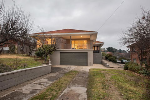 Gippsland Twelve-Spacious And Central With Off Street Parking - Holiday Byron Bay 2