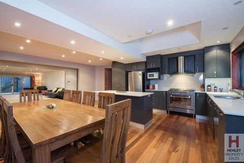 Gippsland Twelve-Spacious And Central With Off Street Parking - Holiday Byron Bay 0