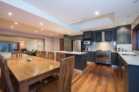 Gippsland Twelve-Spacious And Central With Off Street Parking - Holiday Byron Bay 1