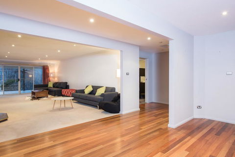 Gippsland Twelve-Spacious And Central With Off Street Parking - Holiday Byron Bay 3