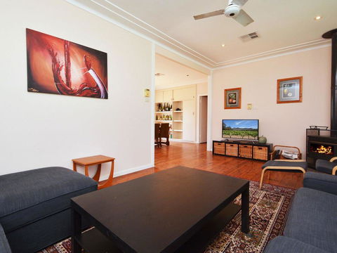 Glandore Estate Vineyard Homestead Onsite Cellar Door + Walk To Restaurants Incl EXP - Holiday Byron Bay 0