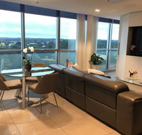 Glasshouse Apartment - at Parramatta - Holiday Byron Bay