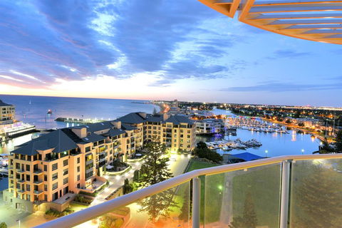 GLENELG Five Stars - Holiday Byron Bay 0