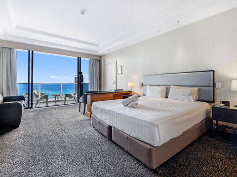 Gold Tower 20th Level Suite With Kitchenette - Holiday Byron Bay 1