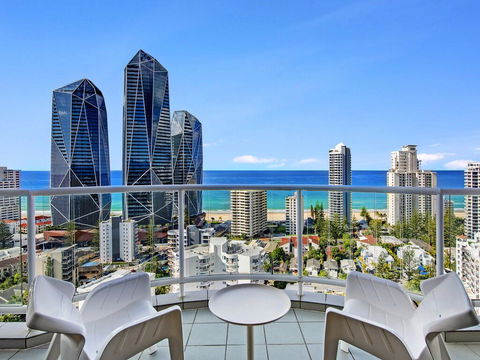 Gold Tower 20th Level Suite With Kitchenette - Holiday Byron Bay 3