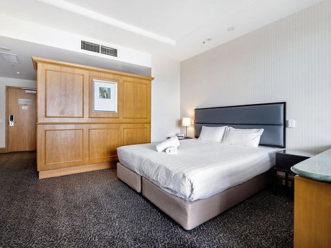 Gold Tower 8th Level Private Two Bedroom Dual Key - Holiday Byron Bay 3