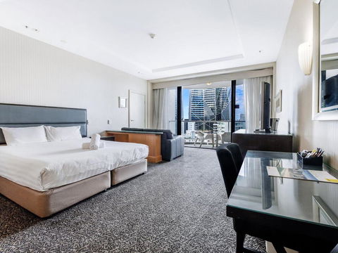 Gold Tower Private Deluxe King Room - Holiday Byron Bay 0