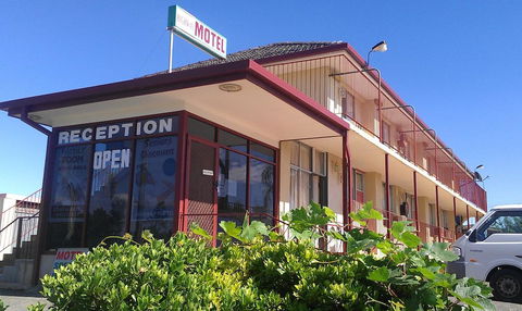 Goolgowi Highway Motel - Holiday Byron Bay 0