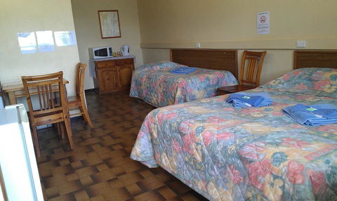 Goolgowi Highway Motel - Holiday Byron Bay 1