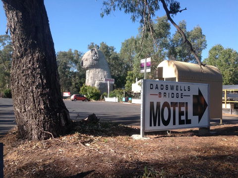 Grampians Motel /Hotel - Holiday Byron Bay 2