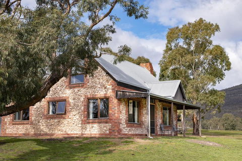 Grampians Pioneer Cottages - Holiday Byron Bay 3