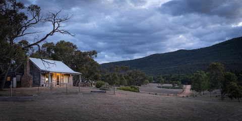 Grampians Pioneer Cottages - Holiday Byron Bay 1