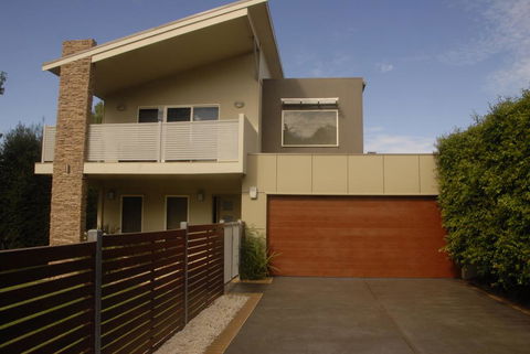Grand Escape McKenzie - Boutique Rentals - Holiday Byron Bay 2