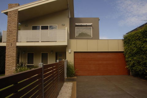 Grand Escape McKenzie - Boutique Rentals - Holiday Byron Bay 1