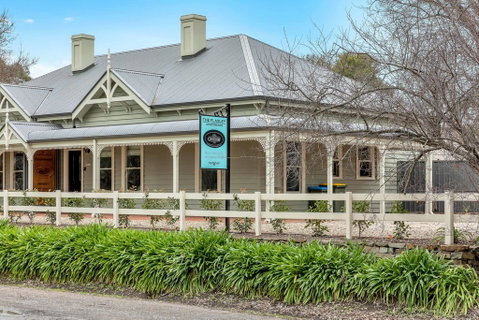 Grandview Accommodation - The Flaxley Apartments - Holiday Byron Bay 0