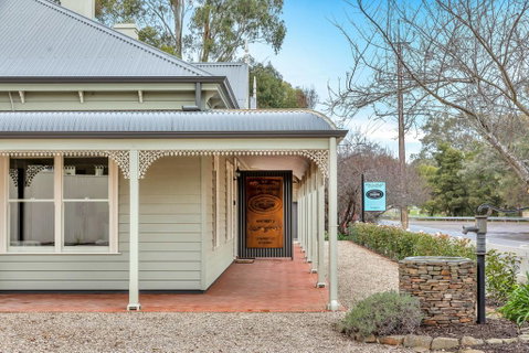 Grandview Accommodation - The Flaxley Apartments - Holiday Byron Bay 1